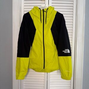 The North Face Peril Wind Jacket Women's Size M Yellow Black Windbreaker Sulfur